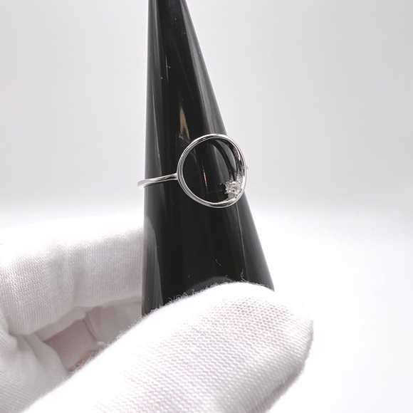 Sale $8 Firm! .925 Sterling Silver Round Ring with Cz - Picture 3 of 17